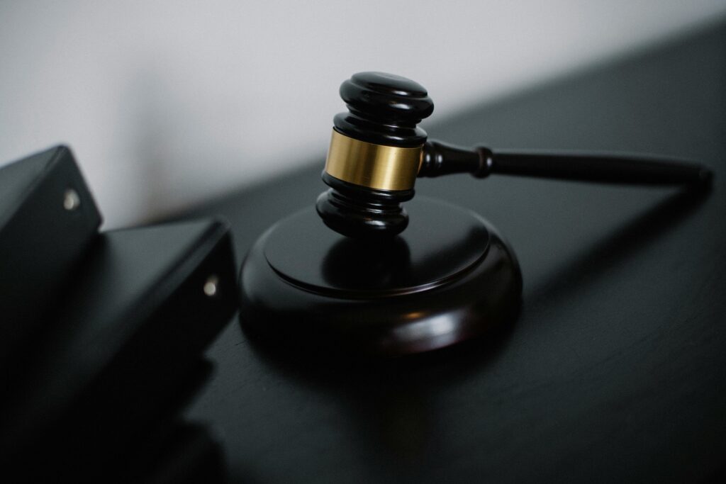 Comment identifier les litiges en cours avant un achat important